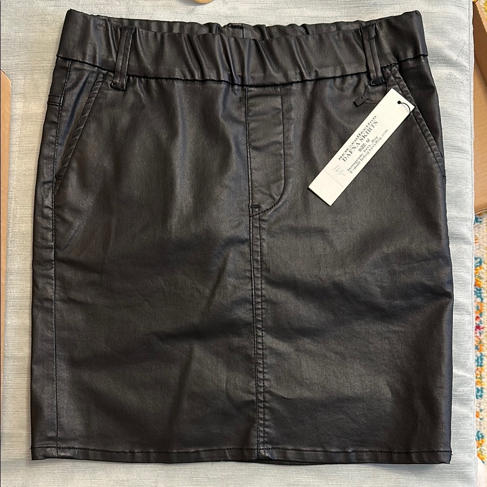 BEVY FLOG Black Mini Skirt